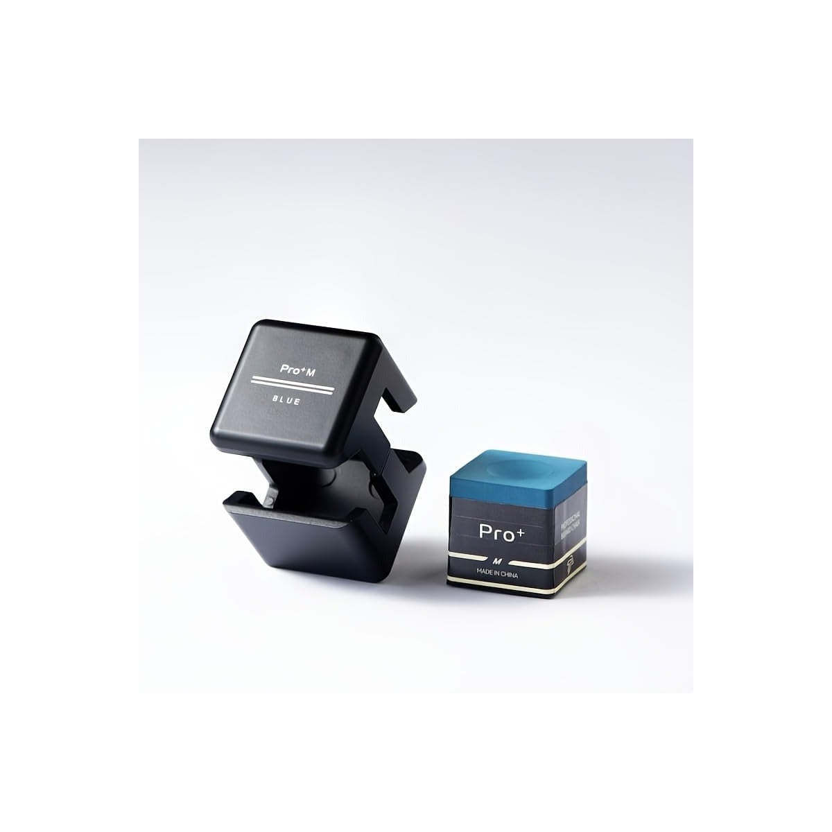 Turning Point Cue Chalk Pro+ Blue with Aluminum Holder on white background